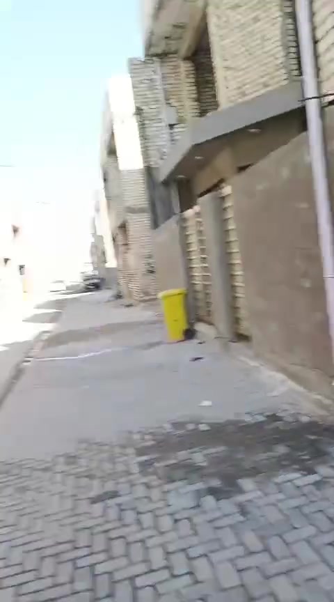 سلام عليكم بيت زراعي بناء حديث مساحة 100متر مربعه 10/10 البيت يحتوي  عل استقبال ومطبخ وحولي ومنور وغرفه والطابقه الثاني يحتوي عل غرفه كبيره  استفسار *********** موقع الشرطه الخامسه قرب جامع الجميلي
