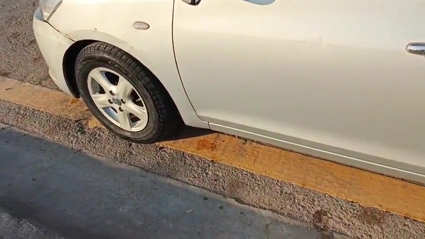 السلام عليكم تيوتا يارس موديل 2007 كير اوتو ماتيك خليجيه بدون ضربه بدون صبغ  صدر امامي خلفي  نضيف داخل دوشمه جديده  محرك 1300 السياره نقصهه تبريد ومكينه بيهه تبخير قليل  والصور كدام عينكم  رقم اربيل  باسمي تحويل ثاني يوم مكانهه بغداد المشتل شارع المدارس ***********
