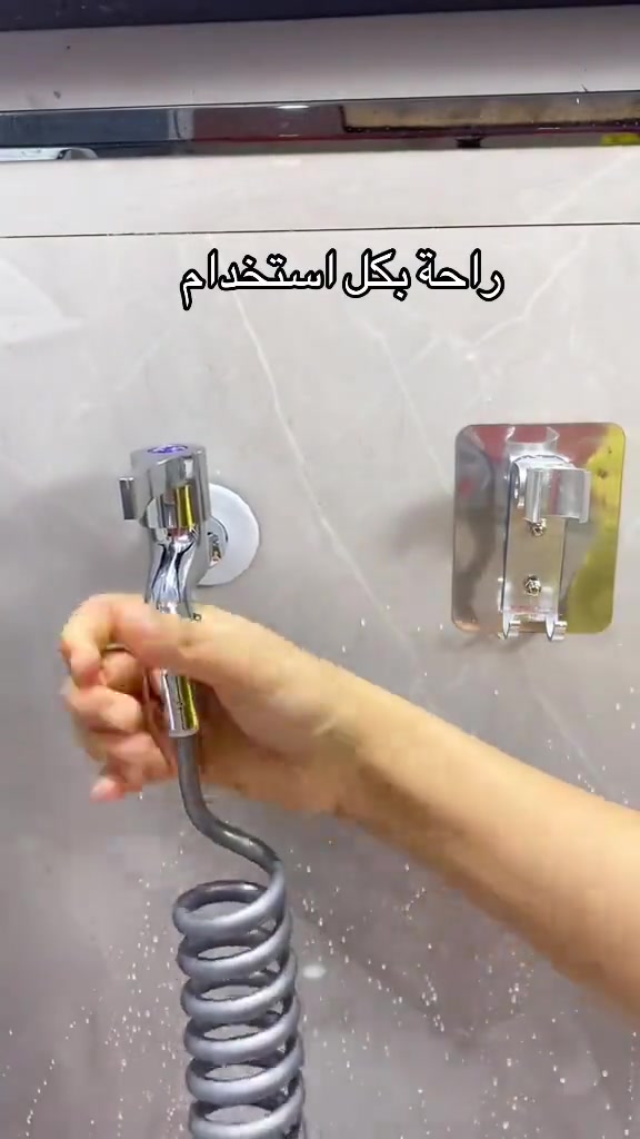 شطاف عملي بتصميم عصري مع ليّ حلزوني مرن يمنع التشابك ويمنحك حرية أكبر أثناء الاستخدام. السعر 10،000 دينار  بغداد - العطيفية - قرب جامع براثا - مقابل محطة الوقود - داخل بناية بغداد مول 📍 ☎️[***********-***********]   تتوفر خدمة توصيل ✔️

