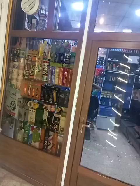 محل فارس لبيع كافة مستلزمات الحلاقه ومنضفات البشره .اصباغ .شامبو .معطرات .يوجد توصيل داخل الموصل .الموقع موصل الجانب الايمن سايدين ستين مقابل مدخل حي المعلمين.***********