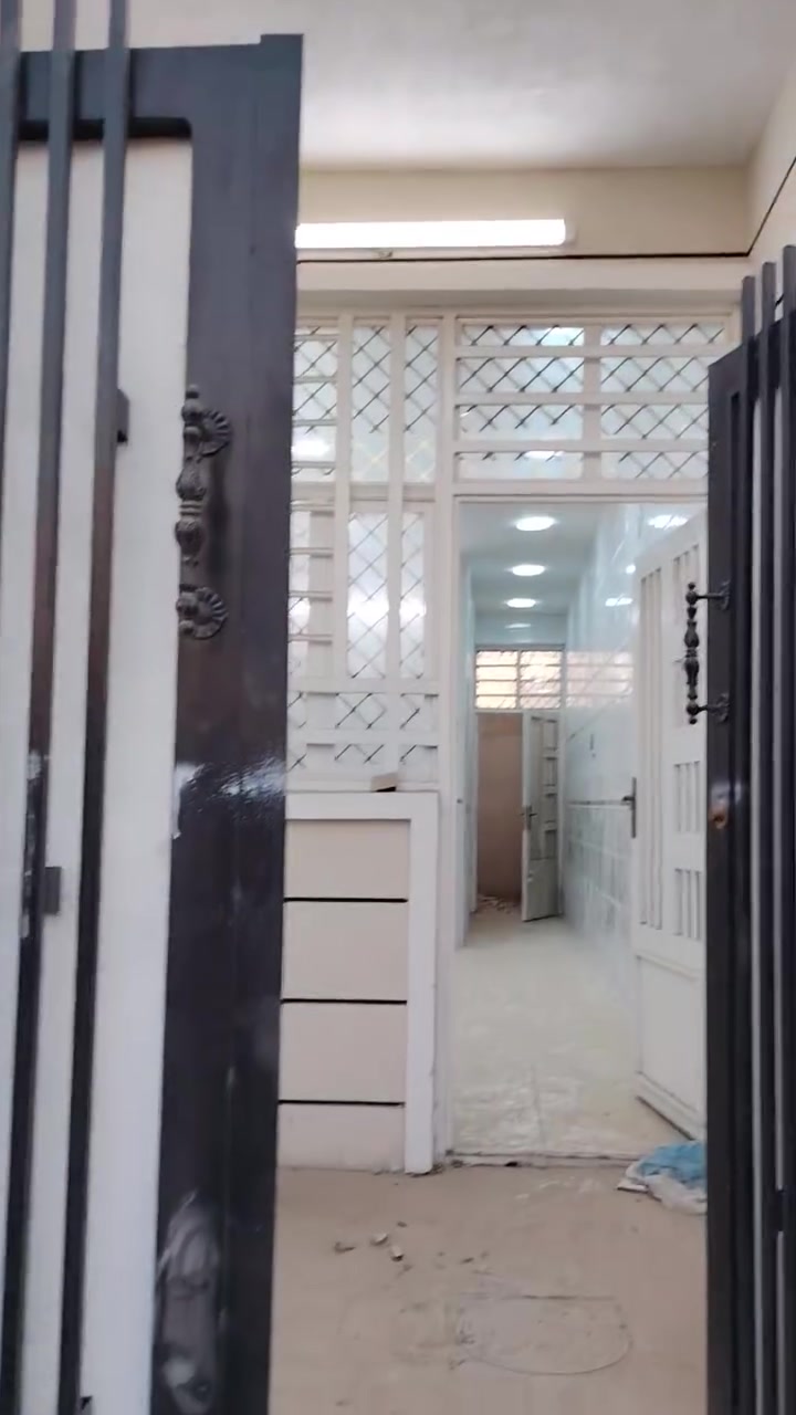 السلام عليكم بيت ١٠٠ للبيع الشعله الدوانم شارع أبو دوش عالشارع قرب الخمسه كيلوتفاصيل ***********
