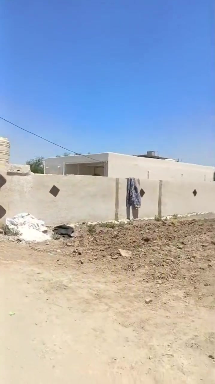 ٥٠٠متر للبيع ٣٠٠دار ولباقي٢٠٠ فارغه  قانون١٧ السعر قريه العوادل شارع المدرسه الاتصال *********** اسيا***********ابو عبدألله العادلي مكتب الثقه

