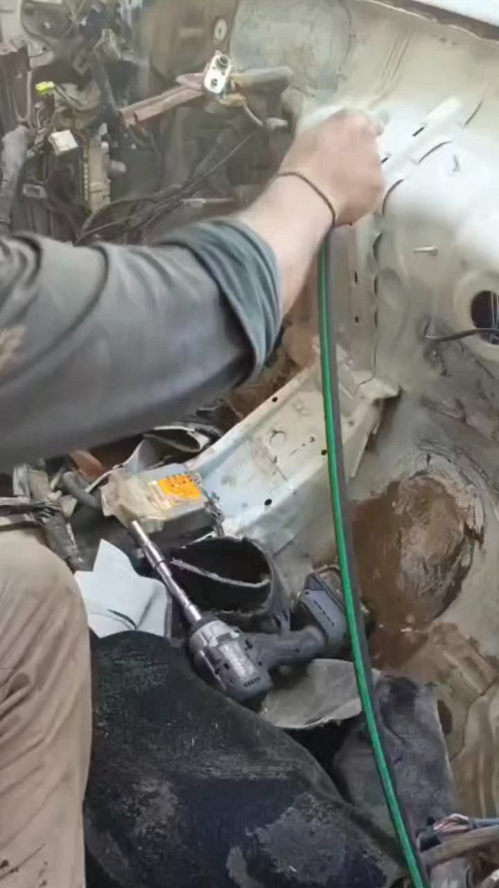 يالله السلام عليكم ورحمة الله
وقل اعملو فسيرى الله عملكم ورسوله والمؤمنين جانب من  عمل
اليوم . 
فتح دشبول سياره نوع ابصم  واعادة تحويرها بلكامل. مع غلق الفتحات الي موجوده.خلف الدشبول   وتنضيف البدن الداخلي. من الاتربه 
وتغليفها ب العازل المضغوط لمنع الحراره وصوت المكينه 
مع ضبط الفابريتا ب الكامل. وتقسيم الهواء بصوره صحيحه 
مع غسل وتنضيف الفريز الداخلي من التكلسات والاتربه 
 وتنظيف منظومة التبريد بالكاملة
وشحن الغاز الاصلي... 100%
العنوان ناصريه سوق الشيوخ
تقاطع الوائلي قرب دائرةالكهرباء
 شارع الدجين مقابل دوشمة الزهراء
للاستفسار. اتصال.
وفي الحجامي 
 ***********
***********
 او على الخاص
