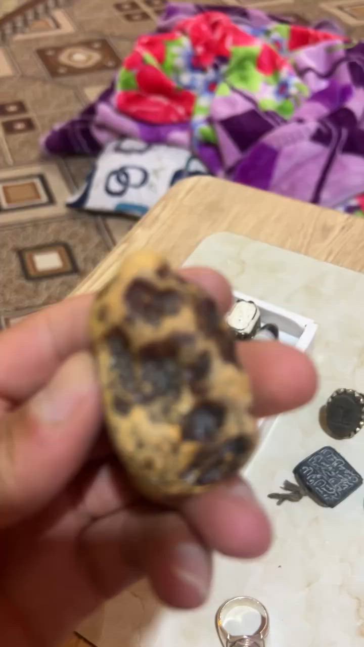 ‭***********‬
لبيع هاذه رقمي وانه خادم
