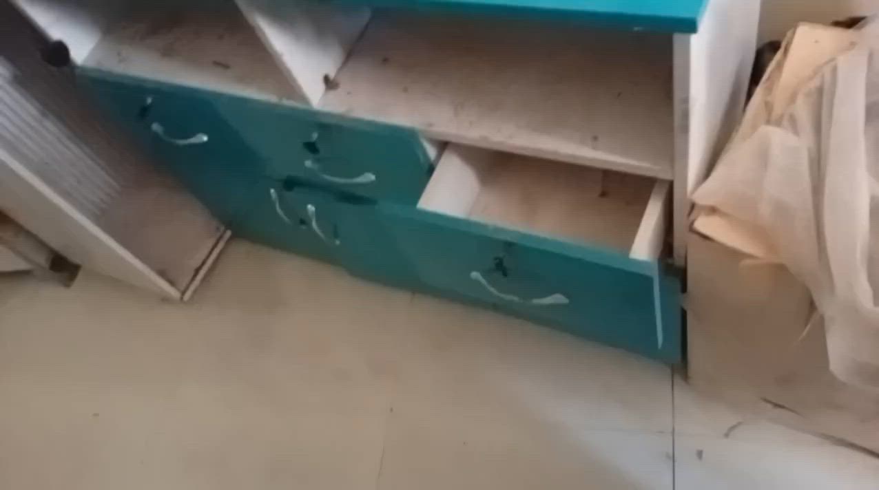 ميز كاشير جديد نوعيه ثقيل السعر ٣٥٠ الف رجل فالته فقط
عارضات عموديه ٤ الوحده ٣٠٠ الف شرط الشغل 
عارضه بطحيه حجم كبير تجميد ٣٥٠ الف
فاترينات ٣ حجم كبير الوحده ١١٠ الف
و٤ اعتيادي الوحده ٨٠  الف 
اليشتريهن شلعه بيهن مجال ان شاء الله


**إذا كنت صاحب هذا الإعلان وتريد حذفه لأي سبب، رجاءا أرسل رسالة إلى الدعم الفني**