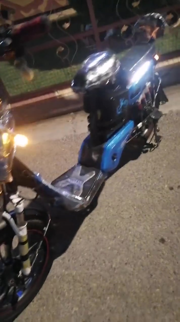 ماطور شحن اربع بطاريات شرط كلو شغال اشاير لايت هورن دبل اشاره اربع نمر سرعه 99 سويج+بصمه سعر 200 شراي تعال واتساب***********
