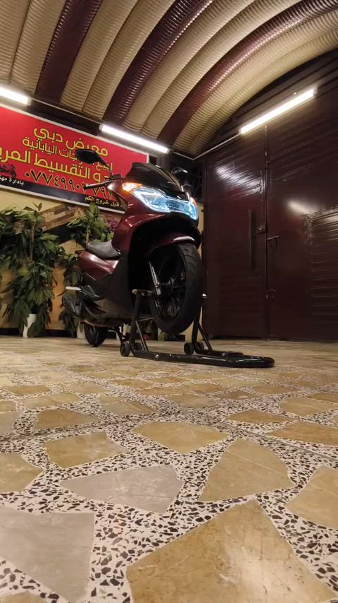 للبيع ( PCX) الجيل الثاني ( ياباني) للاستفسار/***********/ حاوية رمبة مكفولة كفالة عامة من معرض دبي لبيع الدراجات اليابانية والكهربائية الاعضمية قبل خروج الكم بإدارة مهند الدبي
