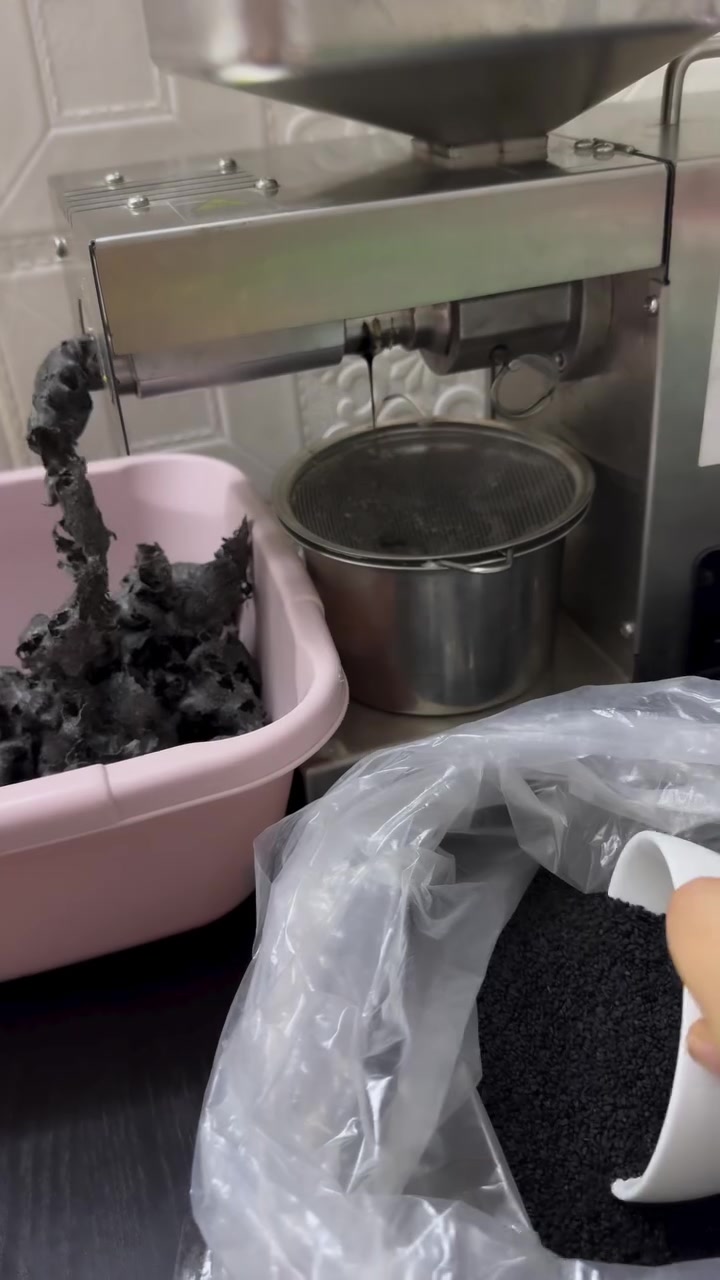 الفرق الحقيقي يبدأ من الجودة 🌿

لما يكون الزيت نقي ومختار بعناية، يصير جزء من روتين يهتم بشعرج ويمنحه الترطيب والتغذية.

إذا محتارة شنو يناسب شعرج، راسلينا ونساعدج تختارين الزيت المناسب حسب احتياج شعرج 💚
📲 للطلب واتساب ***********

.
.
#أطياف #زيوت_طبيعية #زيوت #شعر #شعر_صحي
