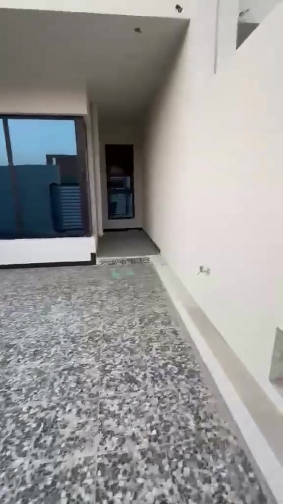السلام عليكم ورحمة الله وبركاته
منزل 🏡 ٢٠٠ متر ، طابق واحد 
غرفتان نوم وصاله استقبال 
مطبخ وحديقة وكراج سياره 
وحمام عده ٢ 
مجمعات حوراء بغداد السكنية 
مدينة جوهرة بغداد 
استلام مباشر 
للاستفسار الاتصال على الرقم 
***********
محمد الخليلي
