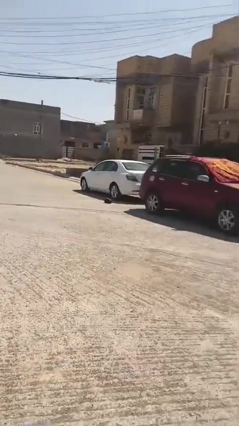 سلام عليكم بيت للبيع  حي الجامعه يتكون من غرفتين نوم حولي جبير استقبال توليت حمام درج بايه ومرايه محجر الفوك والجوه كله كامل البيت كله طابوك جمهوري ارتفاع البيت للاستفسار ***********
