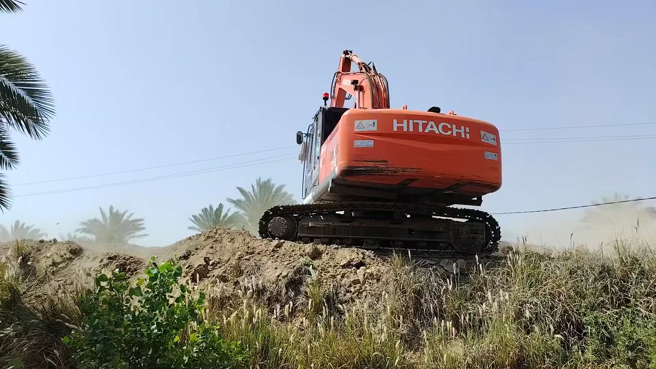 السلام عليكم
لبيع حفاره 210 K 
مشتغاله 9000
برقي ما مفتوح 
بيها كفاله عامه 
***********
