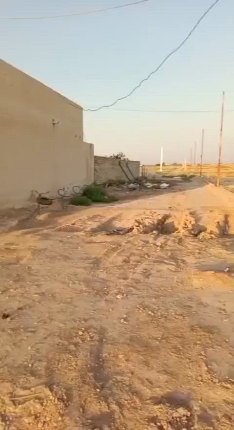 السلام عليكم توفرة عندي قطعه ارض 200 متر  الجبهه 10 /نزال 20/ القطعه ركن قريبه على الشارع المنطقه كامله الخدمات ما عده التبليط كهرباء ومي و موجودات البناء مفتوح موقع القطعه بوب الشام صايره بين الحسينيه مال الراشديه وبين الـ السبع قصور  والسعر 18 وبيها مجال للاستفسار اكثر *********** الرد واتساب ماسنجر أو الاتصال حسن للعقار
