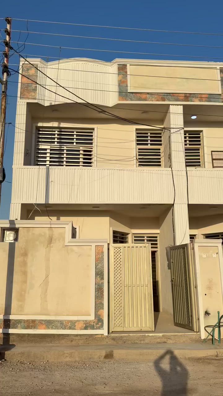 اخوووو البلاشش 😍📍
مشتملات للبيع مساحه المشتمل الواحد ١٠٠م
(طريـق بغداد-بعقوبه) 
الراشديه منطقه طالب العلي 
طابو ملك صرف سند ٢٥  
الواجهة : 5م
النزال 20م 
الموقع مميز جداً 😍🔨
______________
#المحتويات

الطابق الاول :  كراج - استقبال - هول - مطبخ حار بارد -غرفة نوم  - صحيات 

الطابق الثاني :غرفه نوم -حمام 

* نستقبل جميع عروضاتكم السكنية 🏠 والتجارية 🏡 بكافة مناطق بغداد الراشديه  
.......................................

للمزيد من المعلومات مراجعة مكتب السراي  للعقار 

حي الانتصار . مقابل مستشفى  حماد شهاب 

او الاتصال على 
📞  ***********
📞  ‭***********
