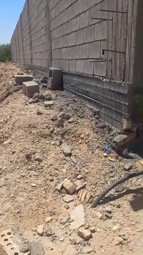 بحي الاسرى بل ضبط مقابل محطه ام واليد مساحه 217 متر واصهااء بناء حديث وماء اساله وكهرباء ما بيه تبليط فقط  تبعد عنهه 100متر محلات المرمر الي مقابل محطه ام واليد وراه صايره سند25 قرار محكمه سعره 28وبيه مجال راسليني ويدللل مو شراي لا تراسل فدوه العيونك تواصل وتساب أو تصال ***********
