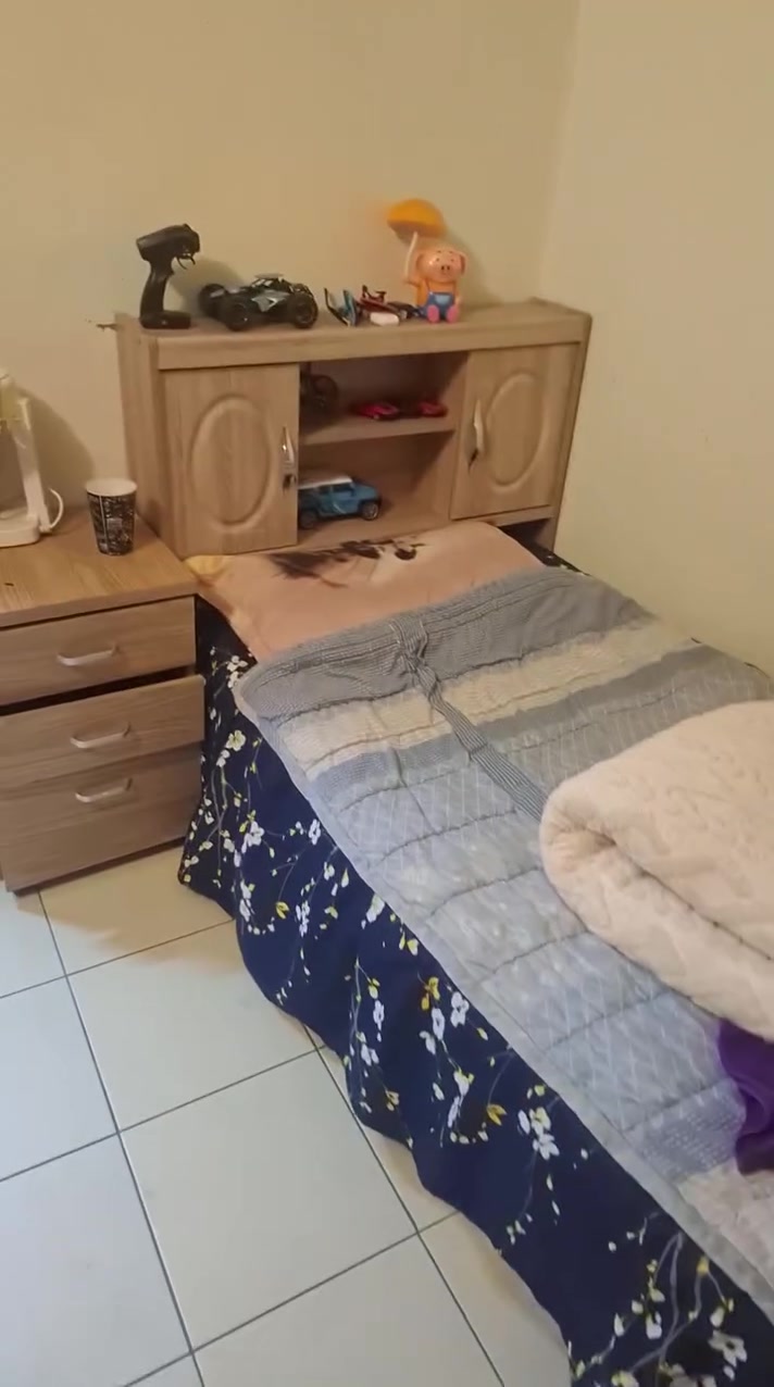 سلام عليكم اغراض للبيع غرفة النوم جديدة صارلهة سبوع ب٦٠٠ الف
ميز تواليت ب٦٥الف
جرباية ام النفر زوج ب١٧٥الف 
ميز طعام و٤ كراسي ب١٥٠ الف
ميز بلازمة يرهم تعليك او ع رجلة ب٧٥الف 
طبلة وسطية خشب زان ٤ يلةيشيلوهة ب٥٠الف
كنتور بابين درجة اولا وارتافع عالي ب١٥٠ الف تواصل خاص او ع الرقم ***********
مكاني بسمايا
