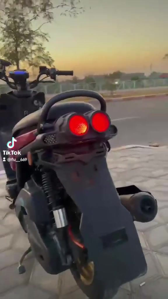السلام عليكم دراجه سكنس جبلي نظيفه كلش قبل شهري نازله من الرمبه ويدات رياضي ومكفوله كفاله عامه ول سعر مليون ٣٠٠ وبيه مجال وهاذه رقمي ***********
