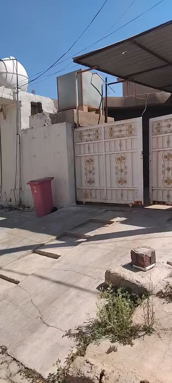 سلام عليكم دار للبيع ركن مساحه ٣٠٠ طابو 
موقع ستسماري جميع الدوائر يمه مكانه هبهب حي الشهداء  قرب دائره الري مدرسة اسد الله الكهرباء للأستفسار اتصل ع ***********
