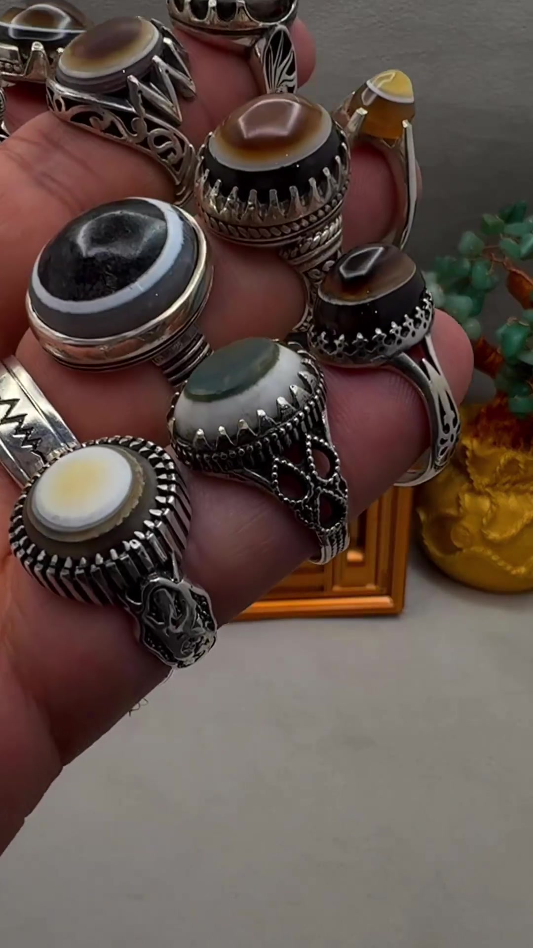 للطلب الأحجار الكريمة والحجز يرجى مراسلتنا على الأرقام التاليه واتساب 
*********** ابو عباس
*********** أبو محمد
*********** ابو حسين 

العنوان النجف الاشرف سوق الكبير قيصرية نوري الشرع 👈الموبايلات سابقا👉 #جزع_يماني
