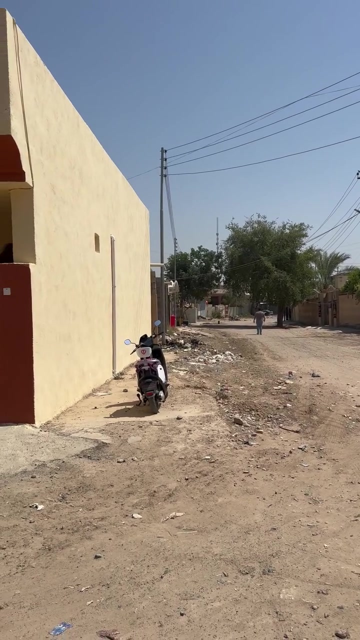 بسم الله وعلى بركة الله 🌹
بيت للبيع ملك صرف 125 متر ركن 
على شارع عشرين متر 
البيت فارغ وجاهز للسكن 
العنوان بلد خلف محلات حجي عدنان
او مقابل بيت سيد حارث 
تحويل مباشر بلطابو باسم المشتري
باقي التفاصيل داخل الفديو
للاستفسار اكثر يرجى الاتصال على الرقم
***********
