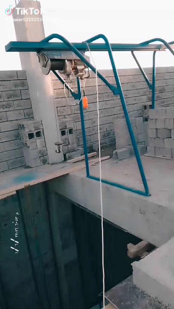 رافعه ونج كهربائيه لتجهيز كافه مواد البناء باداره عمر الملا 
رقم الهاتف ***********

