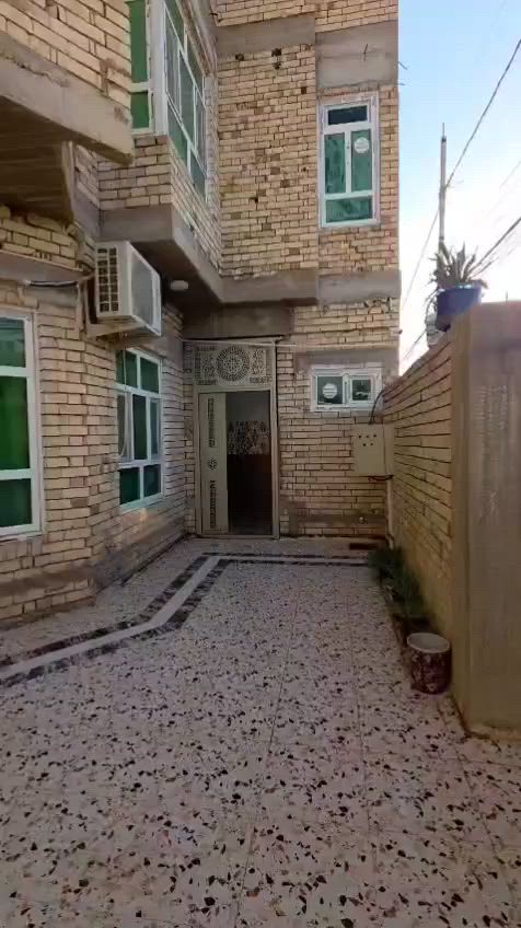 بيت مؤثث طابقين للايجار جديد
رمادي5كيلو خلف شارع الخدمي
4غرف نوم واستقبال وصالتين مع مطبخ مؤثث ومجهز بسبالت 
حمامات عدد3 
سعر الايجار500
***********
