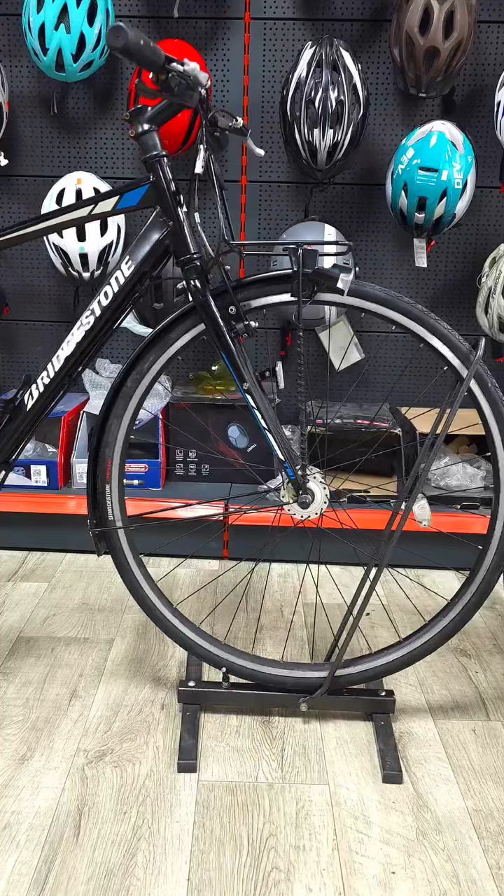 جودة يابانية أصلية من Bridgeston
🔹 حجم العجلات: 28 (C700)
🔹 قياس الفريم: M
🔹 سستم Shimano بالكامل
🔹 جميع القطع مختمة باسم الدراجة
🔹 مزودة بلايت أمامي يعمل تلقائياً مع الحركة بواسطة الحساس
🔹 دراجة عملية ومناسبة للمشاوير اليومية بكل راحة وأناقة

📍 الخدمات المتوفّرة:
خدمة توصيل متوفّرة لجميع المناطق
إمكانية الشراء بالأقساط لحاملي بطاقة كي كارد – مصرف الرافدين

🕓 أوقات الدوام:
من الساعة 4:00 عصراً إلى 11:00 مساءً

📍 الموقع:
معرض دكتور بايسكل
بغداد – السيدية – شارع ٤٠ (الاطفاء) قرب مطعم SunCity

#Bridgestone
#Shimano
#دراجات
#دراجات_يابانية
#دكتور_بايسكل


**إذا كنت صاحب هذا الإعلان وتريد حذفه لأي سبب، رجاءا أرسل رسالة إلى الدعم الفني**
