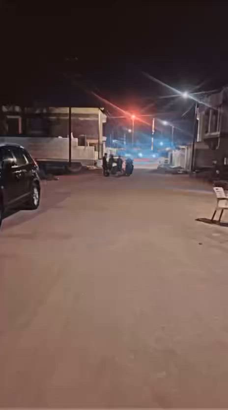 🏡 بيت للبيع - طابو زراعي (إقرار 25) 🏡
الموقع: [قرب حاجه عفته يبعد عن الشارع العام الرئسيي  طريق الزوار 100 متر  المنطقة/ الحي الزيتون بغداد - المحمودية]
المساحة: 200 متر مربع
عدد الطوابق: طابقين (طابق أرضي جاهز للسكن + طابق ثاني هيكل)
🔹 تفاصيل التقسيم الداخلي:
 الطابق الأرضي (مكتمل وجاهز):
 صالة استقبال واسعة للضيوف.
 صالة داخلية (موزع).
 غرف نوم عدد (2).
 مطبخ.
 مجموعة صحية (حمام).
 الطابق الثاني (بناء هيكل - جاهز للتقطيع والتشطيب حسب ذوقك):
 غرف نوم عدد (3).
 صالة واسعة.
 مجموعة صحية (حمام).
 مخزن (مخزن خدمات).
📞 للاستفسار والتواصل:
للمزيد من المعلومات أو لتنسيق موعد للمعاينة، يرجى الاتصال على الرقم:
[***********]
