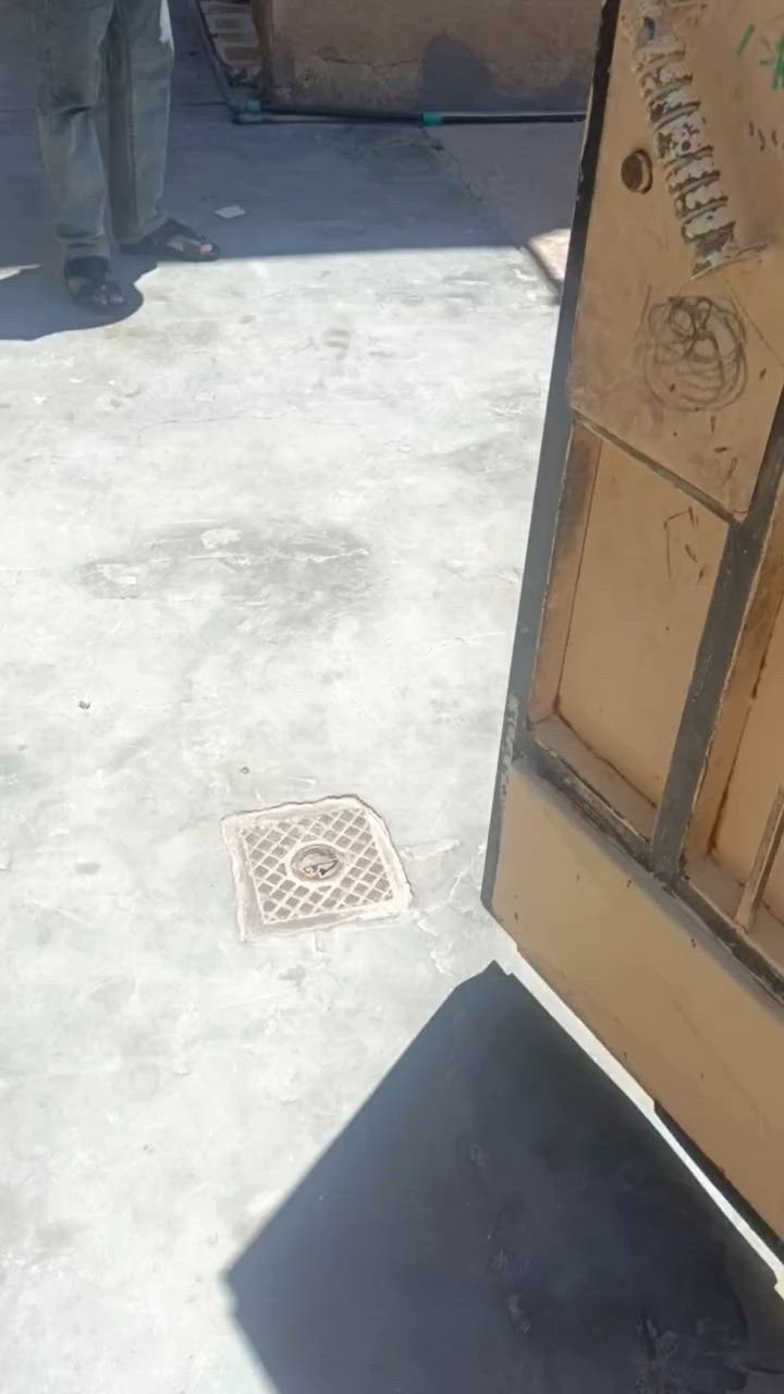 السلام عليكم. البيت طابقين 

قرب من مستشفى الرمادي 
يوجد بيت للايجار  غرفه٤ و صاله وحمام  ديوانيه و مطبخ ٤غرفه 

الايجار ٦٠٠

لمزيد من التفاصيل يمكنكم زيارة مكتبناا مكتب العين العقار ع شارع 40 مدخل الصوفيه الثانية 

او الاتصال على الارقام 
***********
***********
***********
