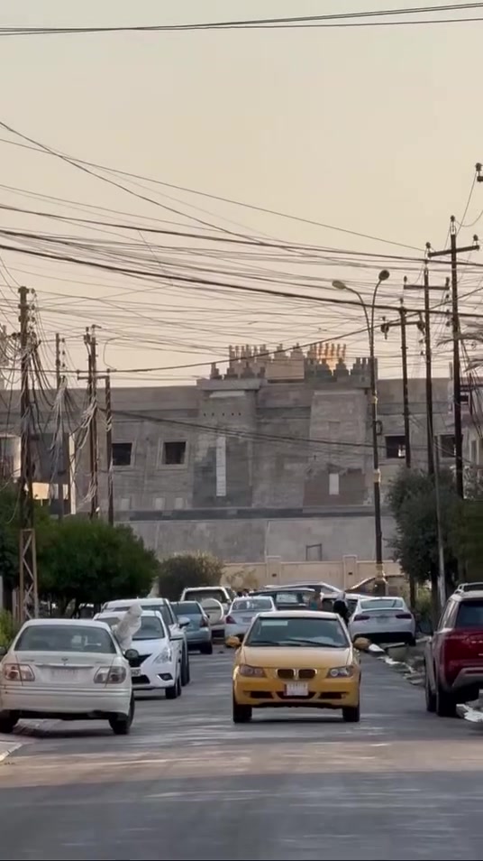 البيت للبيع
موقع مميز جذا 
حي الصديق مربع الذهبي
قريب جدا على سايدين طب الاسنان
مساحة البيت 250 واجهة 12.5
بناء نظيف سنة 2007
طابق الارضي غرفتين ومطبخ واستقبال وصالة وصحيات
طابق الثاني غرفتين وهول وصحيات
بيت حق ارض 
سعر المتر مليون ونص 
للاستفسار ***********

