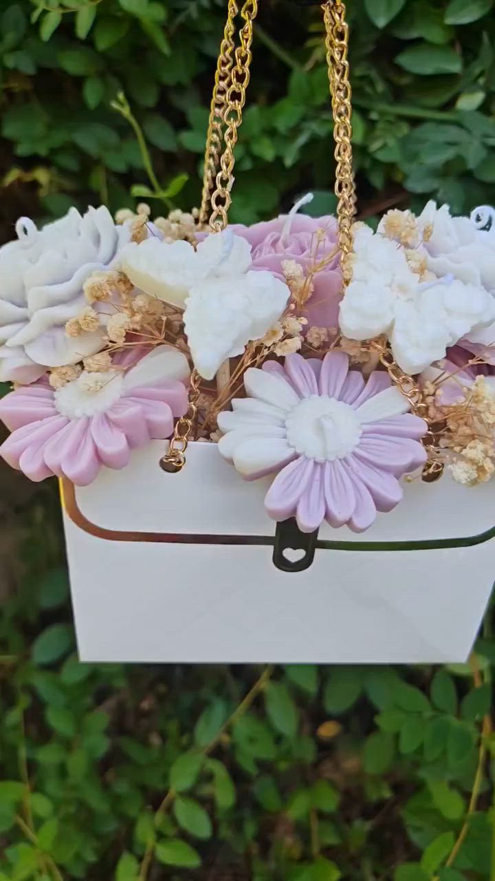 🎀✨ حقيبة ورود من الشموع المعطرة ✨🎀

مو مجرد هدية... قطعة فنية تجمع بين الجمال والعطر في آنٍ واحد 🌸🕯️

حقيبة أنيقة مليئة بورود مصنوعة من الشموع المعطرة بعناية، تضيف لمسة راقية لأي مناسبة وتبقى ذكرى جميلة تدوم لفترة أطول.

🌷 تصميم فاخر وأنيق🌿 روائح عطرة مميزة🎁 هدية مثالية للأعياد، التخرج، أعياد الميلاد والمناسبات الخاصة✨ تضفي لمسة ديكور فريدة على أي مكان

اجعلي هديتك مختلفة ومميزة مع حقيبة الورود المعطرة 💜

📩 للطلب والاستفسار راسلينا على الخاص.


**إذا كنت صاحب هذا الإعلان وتريد حذفه لأي سبب، رجاءا أرسل رسالة إلى الدعم الفني**
