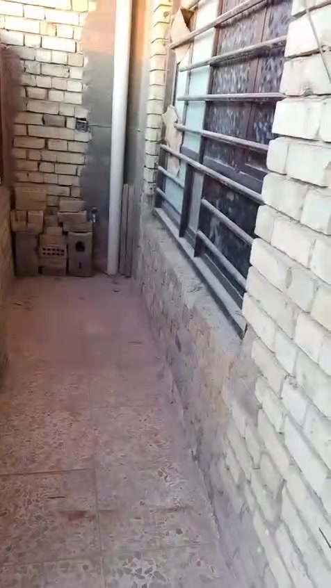 اكو بيت ايجار بكويريش بل  ٤٠٠٠طابق ثاني معزول ايجار  ٢٥٠قريب على حسينية السجاد تلفون  ***********
