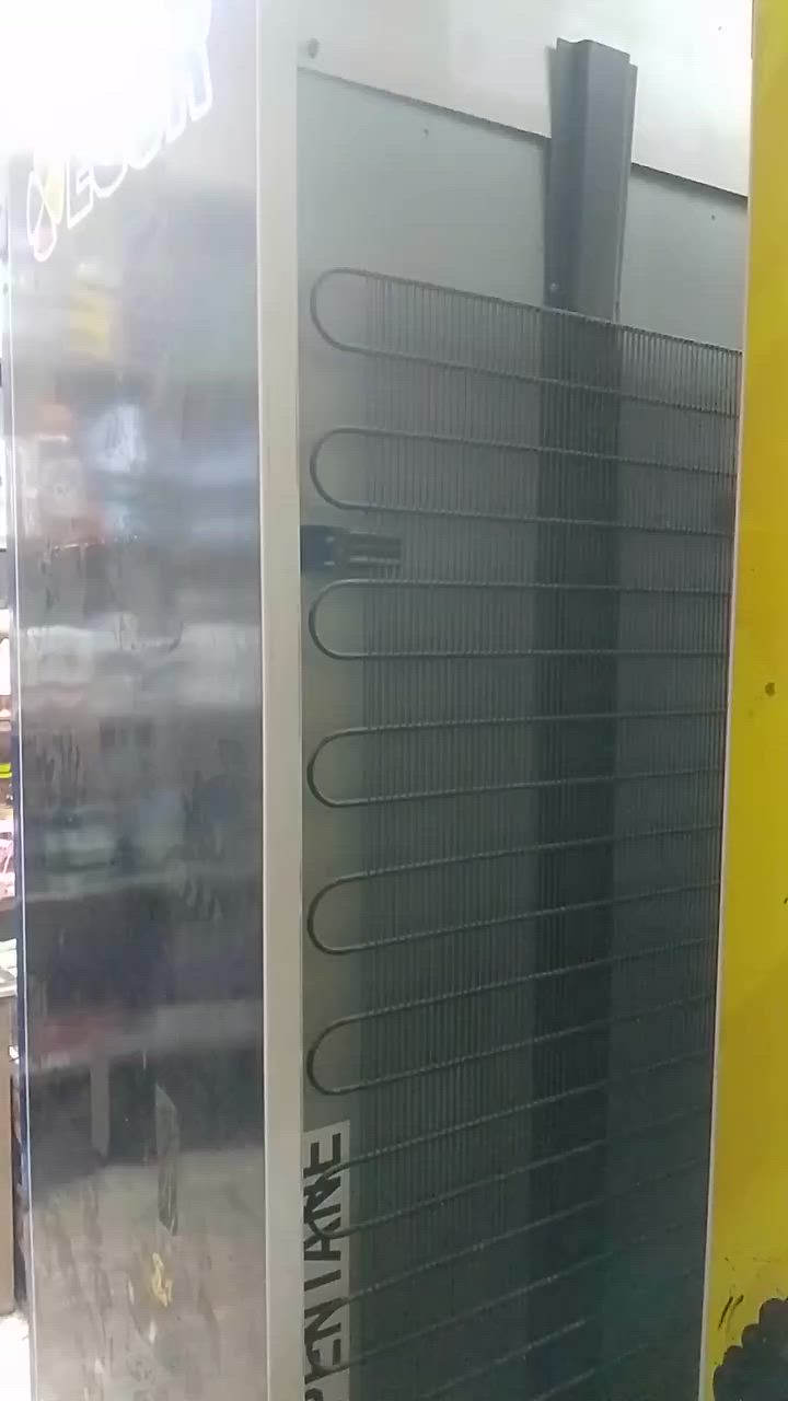 السلام عليكم عندي عارضة البيع ***********
