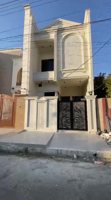 دار للبيع في حي الصديق 
مساحه ١١٦ م واجها ٥ متر 
فول مواصفات 
يتكون من طابقين اربع غرف نوم مع خدمات بلطابقين 
للاستفسار *********** /*********** 
او مراجعه مكتبنا في حي البلديات
