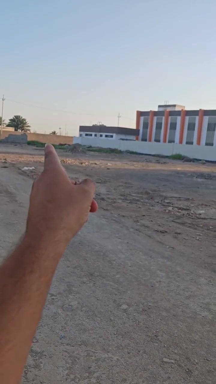 قطعه مربعة للبيع طابو صرف بالسيدية قرب مدرسة النخيل مساحة 115متر مربعة وركن على شارعين والمجاري كامله وكهرباء وماي والتبليط عن قريب يوصلها والمدارس قريبة عليها كلش رقم العقار 1174( مكلف بالنشر) اتصلوا على صاحب القطعة هذا رقمه ***********
