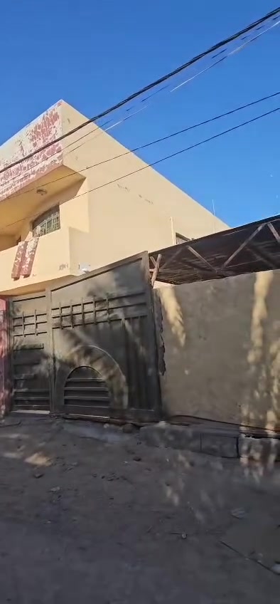 مساحه ٣٠٠م تحت البناء دار مساحه ٢٠٠م طابقين يحتوي على ٥ غرف نوم العنوان طريق البوبيات عمود ٨٦ منطقه الحر الصغير فرع أسواق السلطان سند ٢٥ إقرار محكمة 
السعر مناسب بالنسبه المنطقة 

***********  *********** // سيد فاضل 
مكتب العشار العنوان طريق البوبيات عمود ٨٤ قرب مدارس الكنوز
