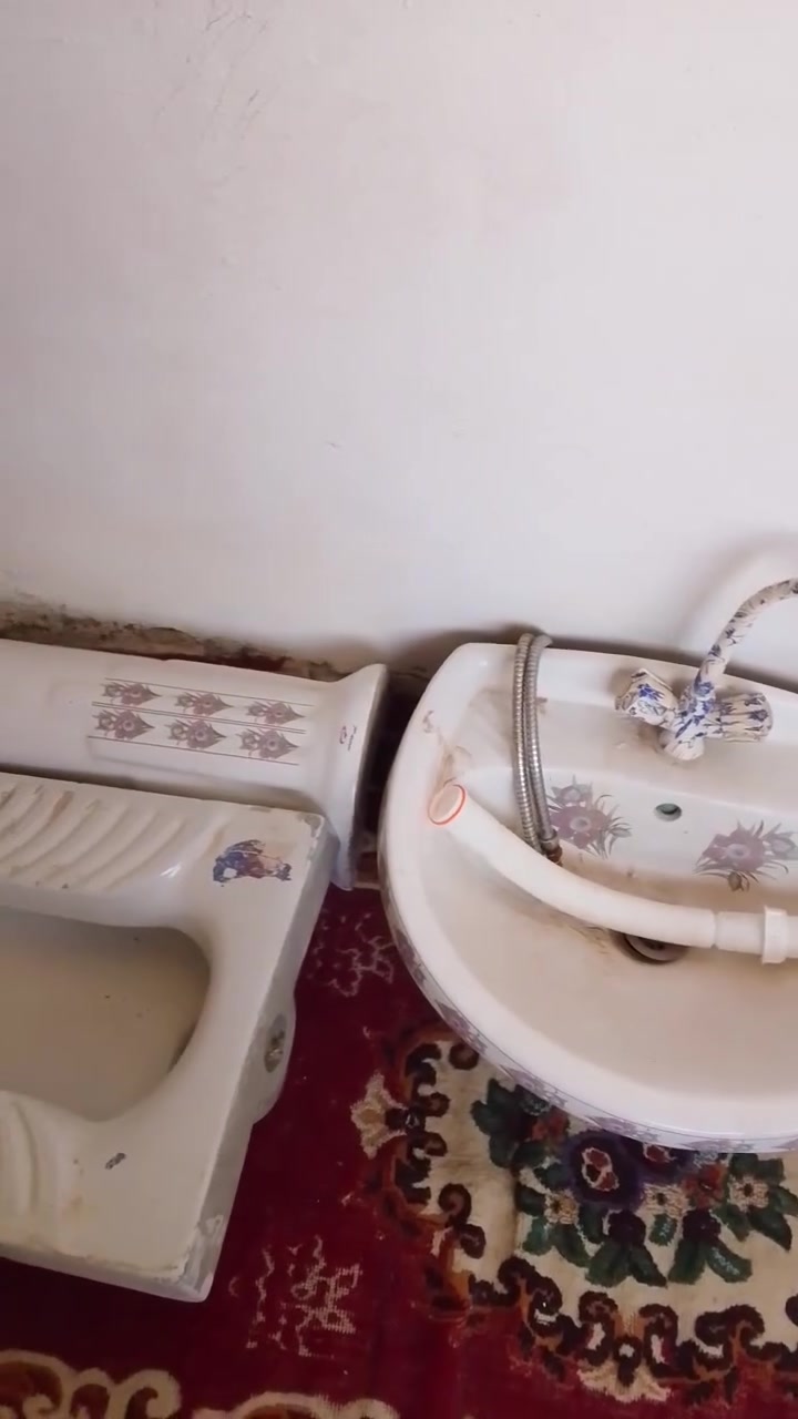 مغسله حجم كبير كامله حتى خلاطها وصونداتهابيها مع مقعد كبير للبيع مكانهن بزويرجات ***********سعرهن 50وبيهن مجال للشراي
