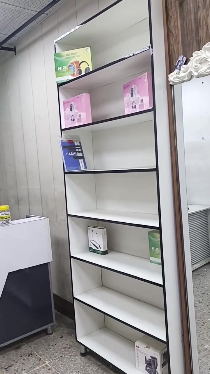 سلام عليكم غراض محل لبيع بسعر مناسب مليونين وربع قفل بغداد العبيدي ***********
