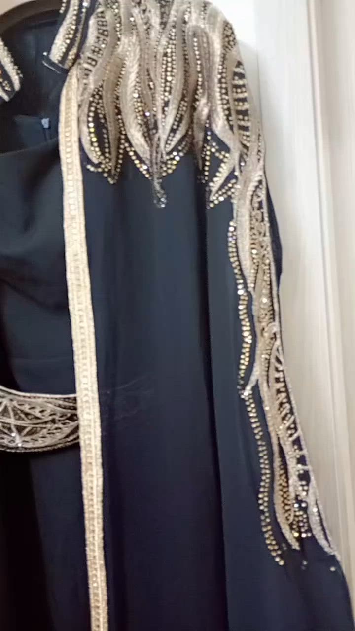 بنات هذا لفستان للبيع والله مملبوس ابد بينصل قياس 46 وفوكاه هذا لبشت وياه حزام اخذته ب 100اريد ب50 وبي مجال


**إذا كنت صاحب هذا الإعلان وتريد حذفه لأي سبب، رجاءا أرسل رسالة إلى الدعم الفني**
