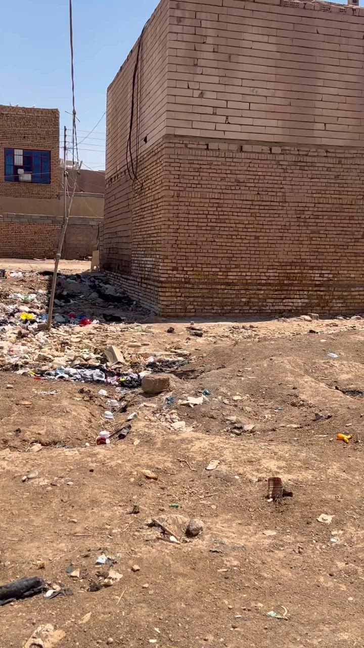 سلام عليكم قطعه لبيع حي رحمه قريب ع صيطره ماء مجاري كهرباء مساحتها 100مربع صير ثاني بيت  تصال ***********
