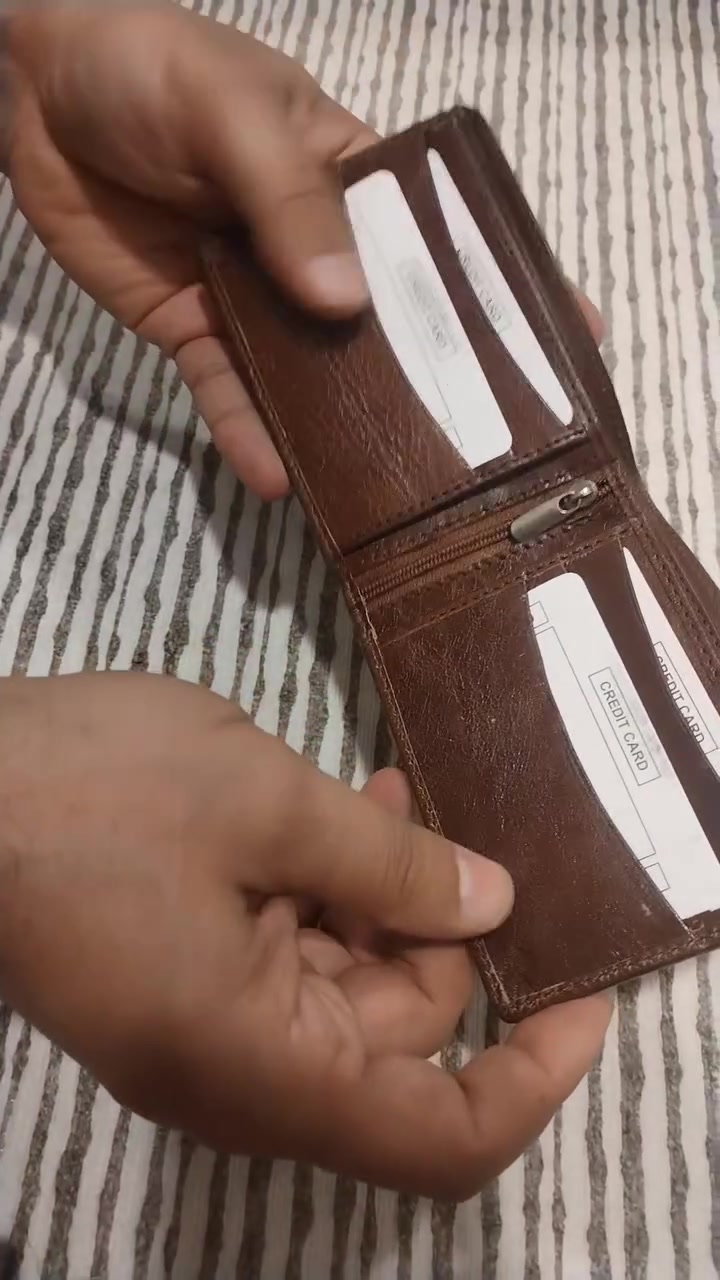 محفظة رجالية ليفايز Levi's 
بالة اوربي نظافة 💯 
للحجز على خاص 
أو مراسلة واتساب ***********
توصيل لكل محافظات العراق
