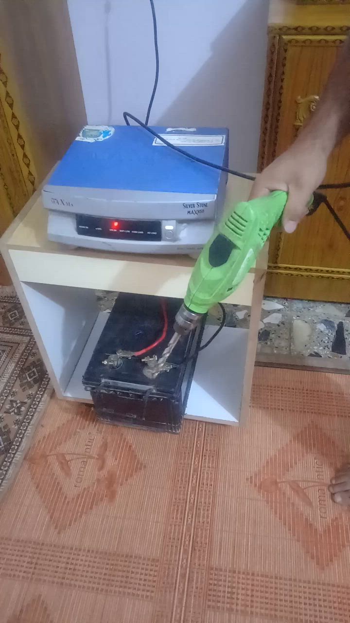 سلام عليكم عاكسه للبيع 4امبير مكاني بغداد جسر ديالى الجديد مقابل شركة العامه السيارات رقمي***********
