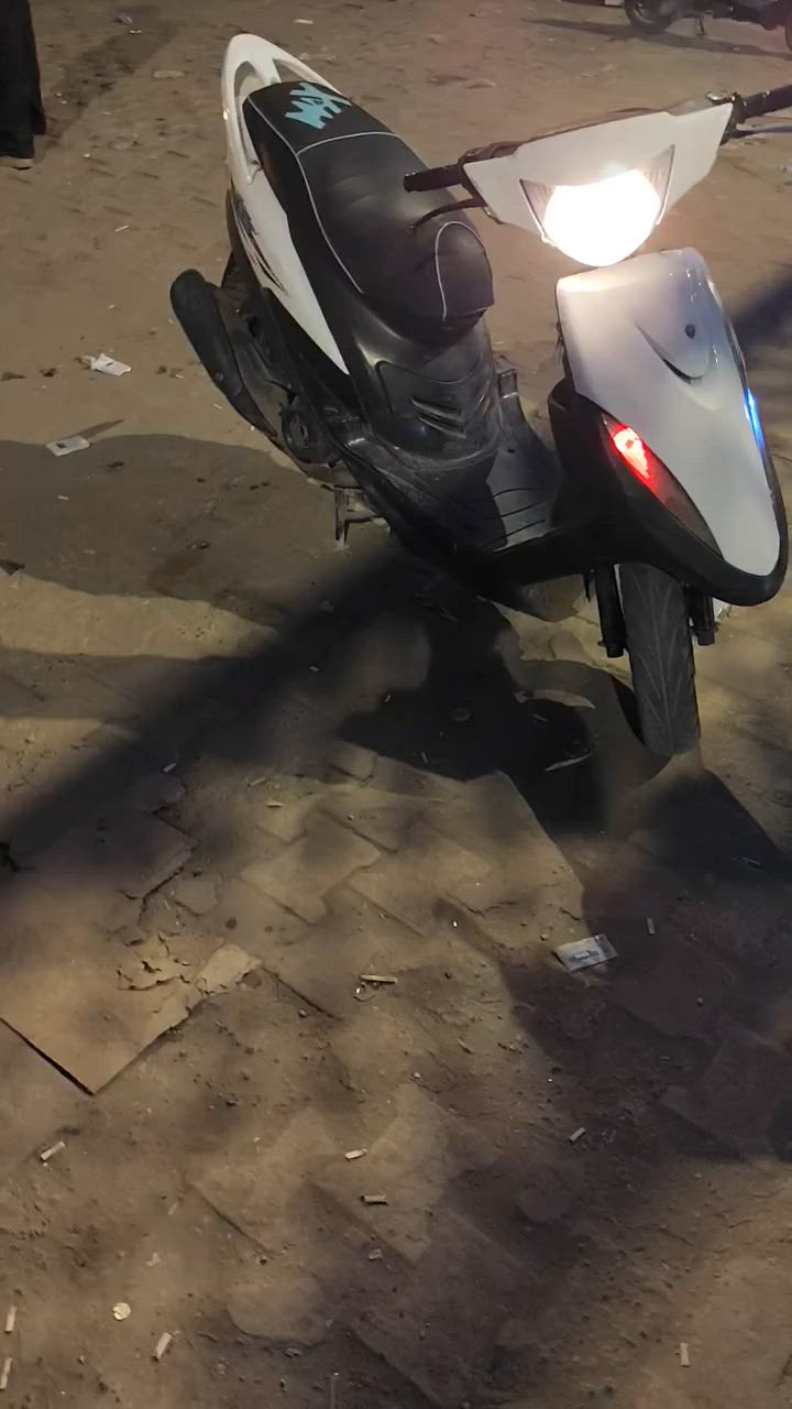 ماكس عدله. نقص بس الباتري فقط

دراجه حلوه. ونظيفه مكينه ناعمه تعال وشؤف بعينك 

قفل جنطه قفل اكسن عداد كهرباء كله شغال نقصها بس الباتري 

السعر.  نهائي 500

العنوان حي سومر قرب عمارة ماجد 

الهاتف ***********
