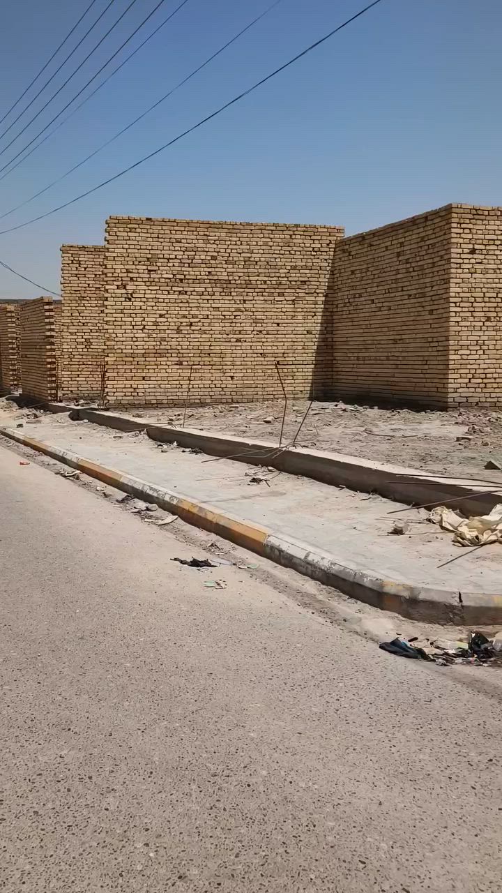 سلام عليكم هيكل للبيع مكان حي زهراء ركن مساحه 550 متر مسجل بل بلديه متكون بيت ومحلات 3 للاستفسار ***********
