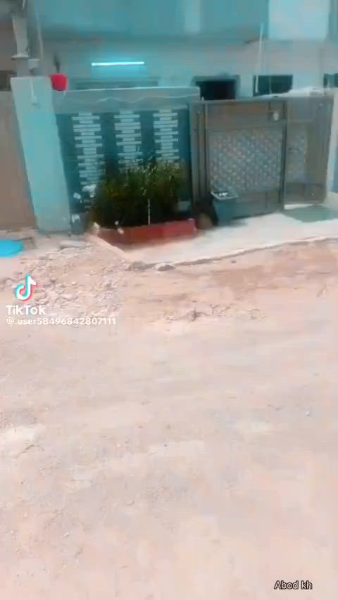 سلام عليكم دار للبيع او ايجار مساحه 100متر حي الخظراء قرب النفق سعر مناسب جدآ للتواصل 
واتس (***********)
