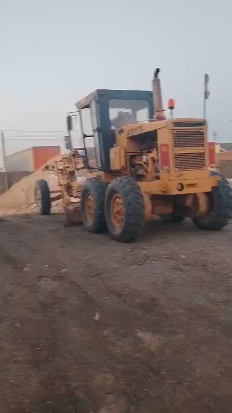سلام عليكم كريدر كوماكسؤ 605 موديل 81 مكفوله كفاله عامه الي يريد يتصل عل رقم ***********
