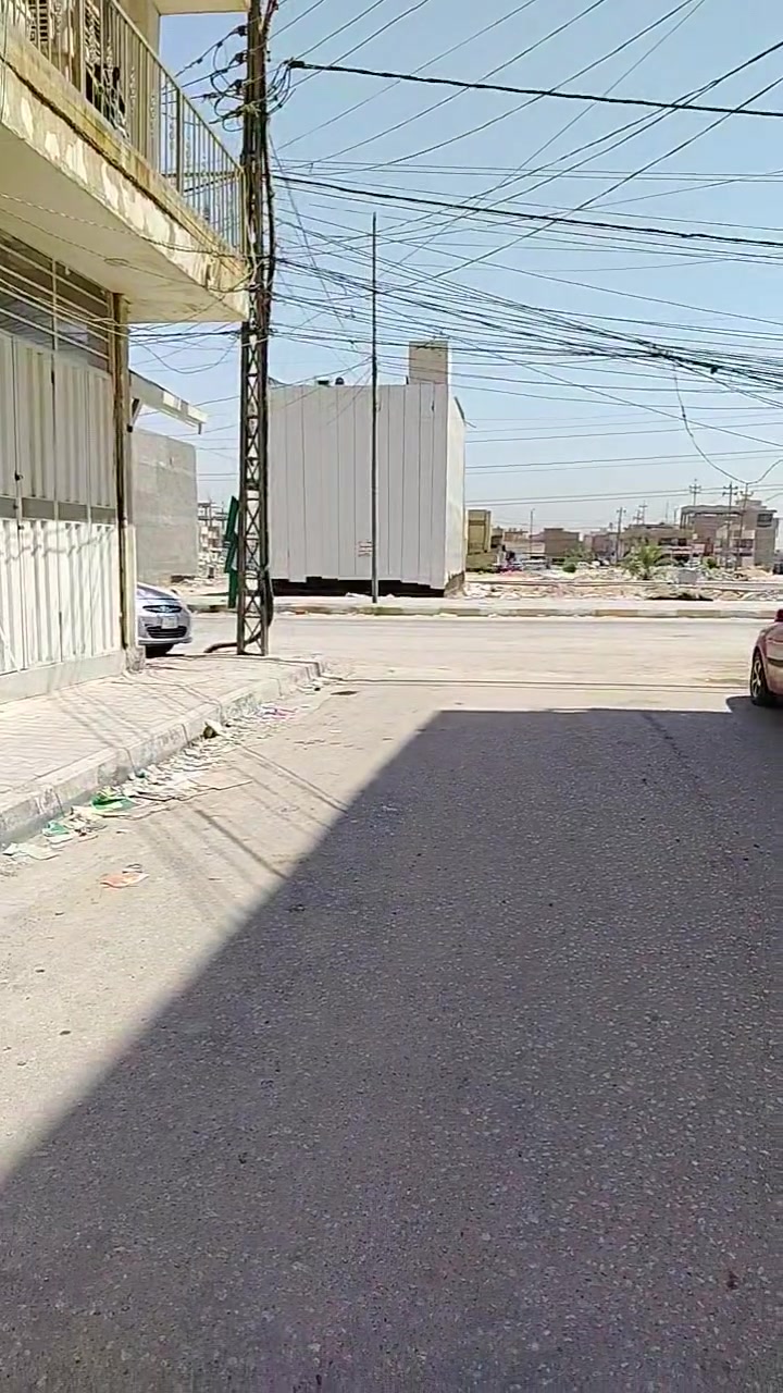 السلام عليكم
للبيع بيت مساحه 200 متر 
كربلاء حي الوفاء ثاني قطعه عن الشارع بصف التجاري 
جنس العقار طابو صرف سند 25
23769 رقم العقار
كلشي موضح بل فيديو 
السعر 305 مليون وقابل للتفاوض 
***********
