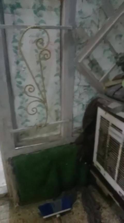 من رخصت مدير الكروب السلام عليكم بيت مساحه 90 متر تجاوز الحائط مال بيت بنيه خدمات كامل يحتوي ع غرفتين نوم ومطبخ وصاله العنوان الزعفرانيه شارع الكهرباء الشيشان السعر 19 وبي مجال بسيط للاستفسار الاتصال ***********
