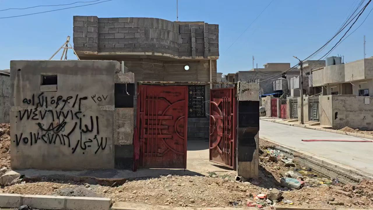 يتوفر لدينا دار للأيجار منطقة رجم حديد النواب ضباط قرب المدرسه الكويتيه السعر 150 الف شهريآ غير قابل للتقاش للتواصل مع ادارة مكتب جوهرة الكرامة للعقار  عبر الارقام
*********** / *********** متوفر واتس اب
