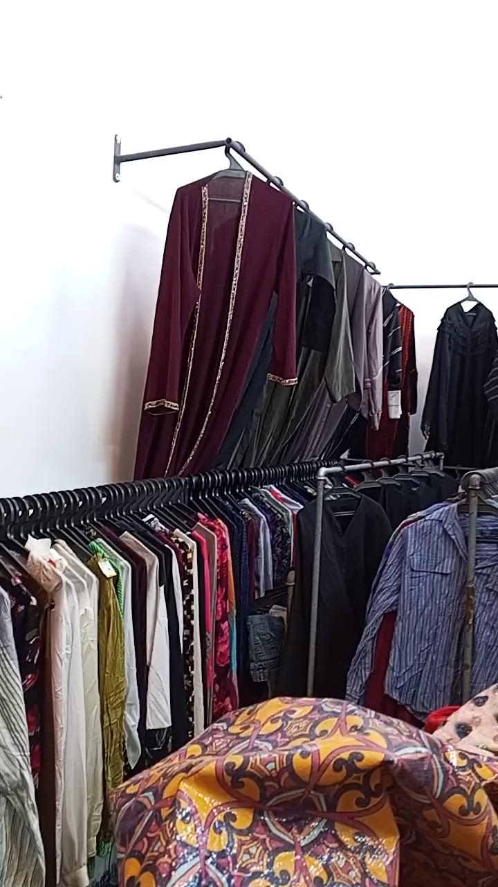سلام عليكم محل للبيع ملابس نسائي جبب بشت قميص درجه اولى طفال حمالات وجه مخده بضاعه خير من الله مع ستاندات محل كامل فقط تفقتح بسعر مناسب حي سلام قرب اسواق القريشي ***********وتساب
