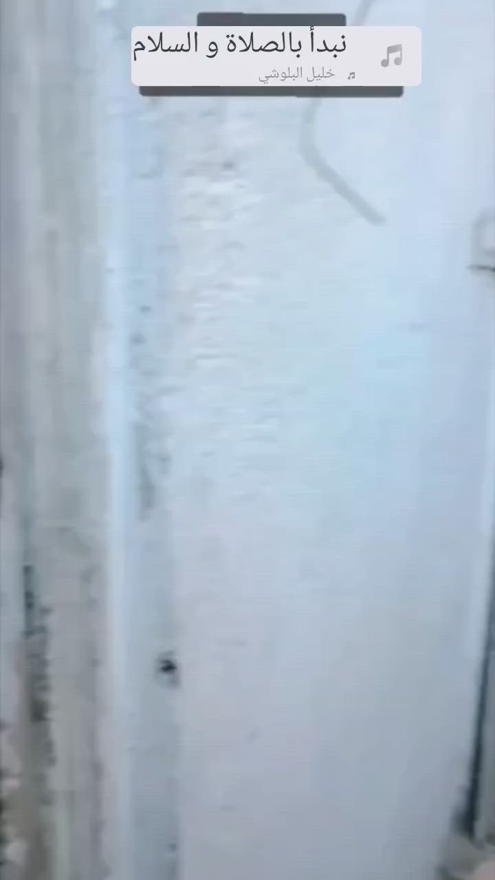 عندي نص بيت للايجار بناء حديث مساحة 100 طابقين في دور الشرطةالمربع الذهبي يحتوي الارضي  على استقبال وغرفتين وصالة ومطبخ وصحيات داخليه وخارجيه والطابق الثاني يحتوي ع ثلاث غرف منام صحيات وطابق ثالث غرفة بيتونة الايجار  550  
***********
